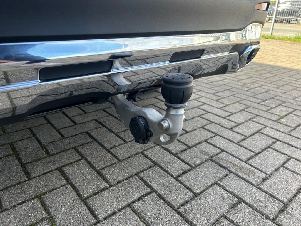 Mercedes-Benz-GLC 220 d-image-18