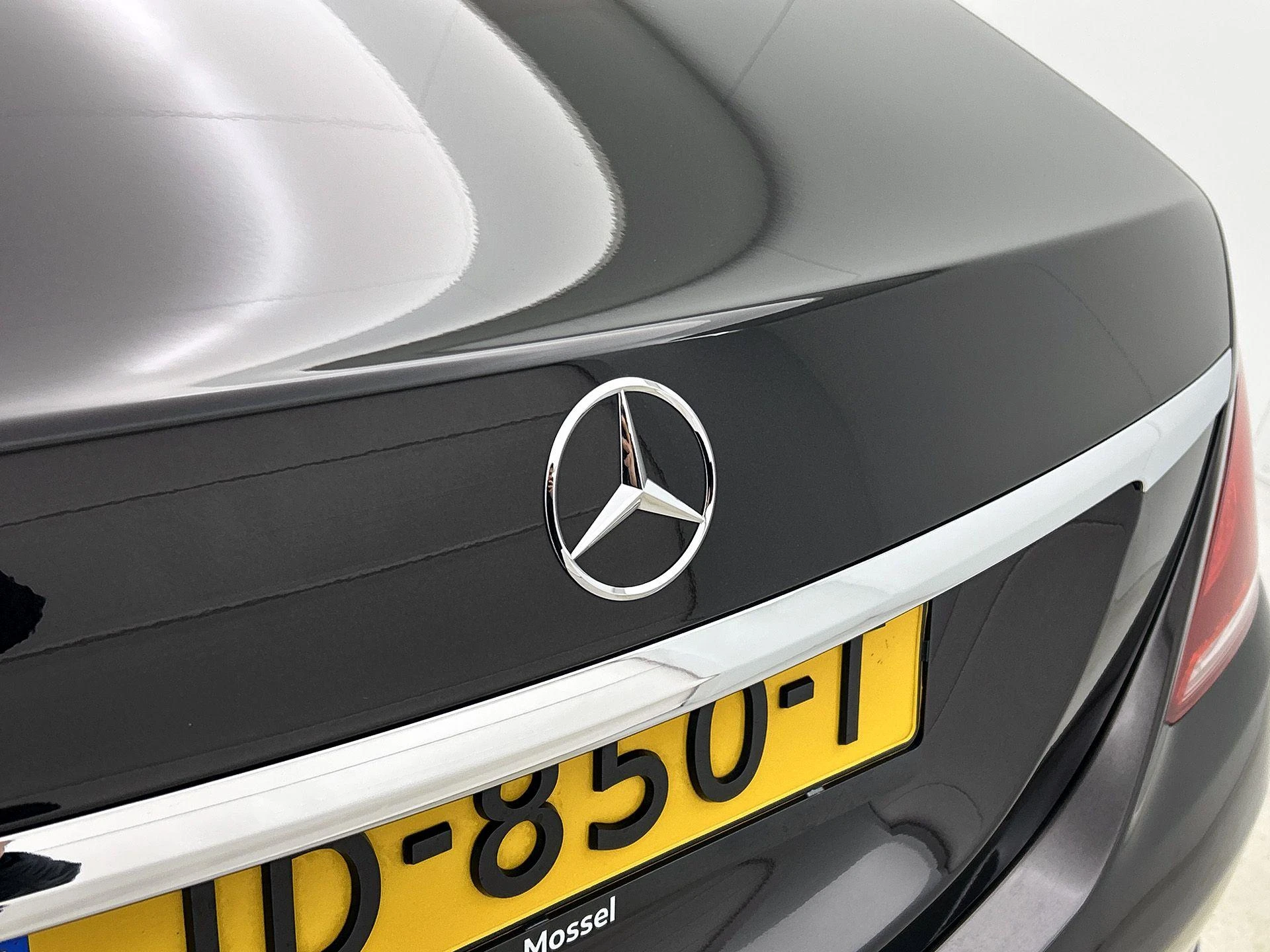Mercedes-Benz-S-Klasse-image-22