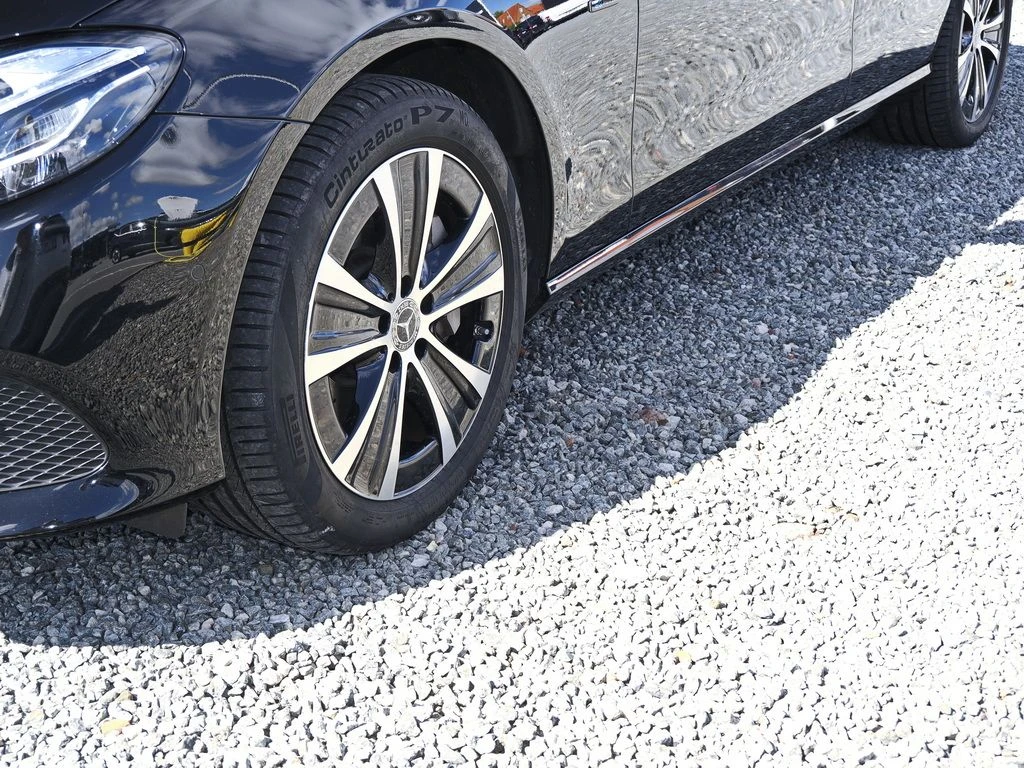 Mercedes-Benz-E-Klasse 300 de-image-5