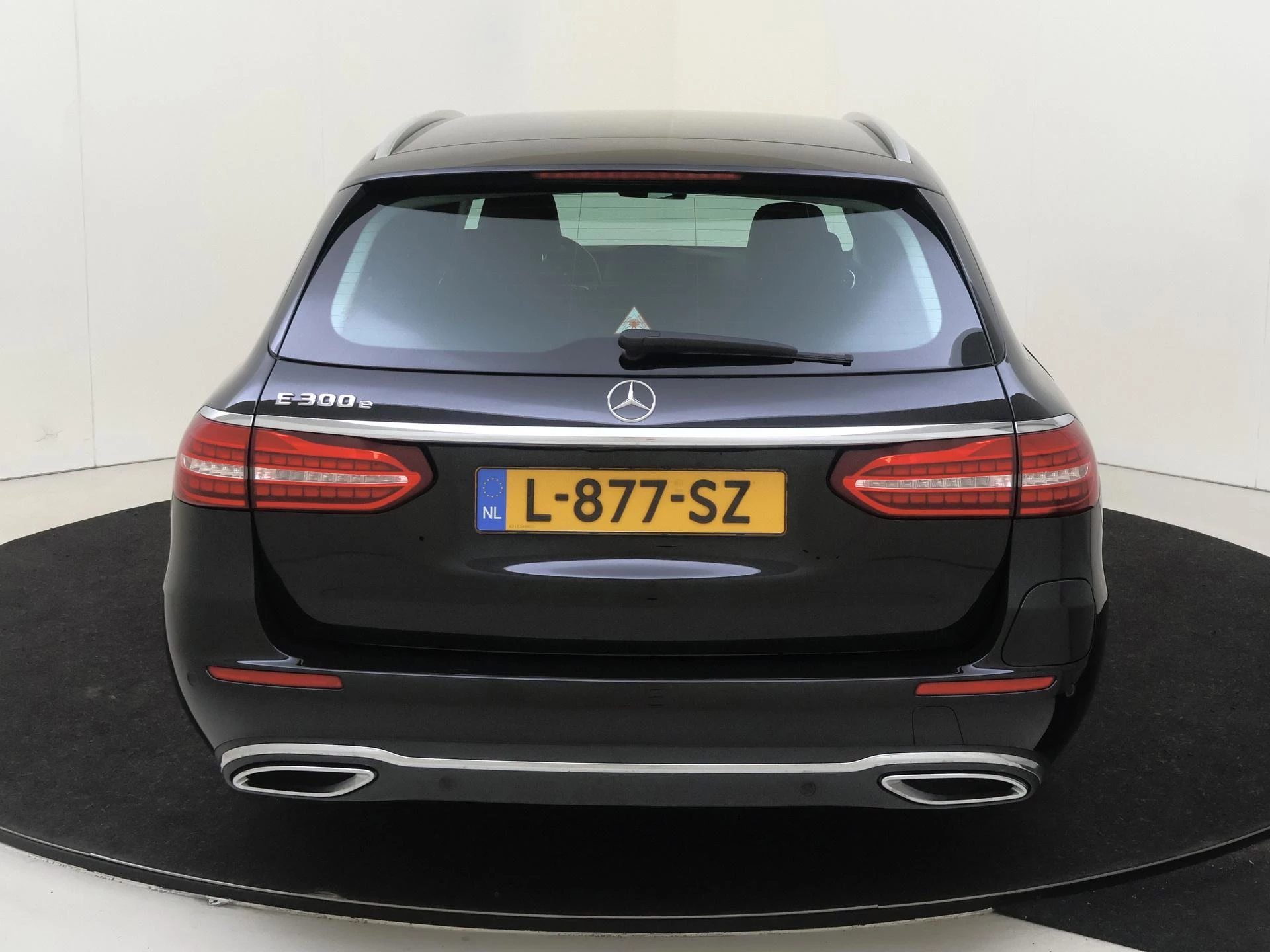 Mercedes-Benz-E-Klasse-image-6