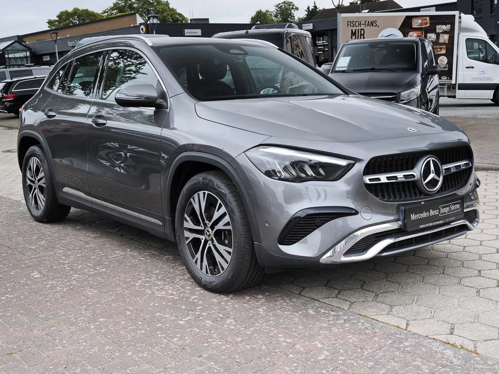 Mercedes-Benz-GLA 200 d-image-4