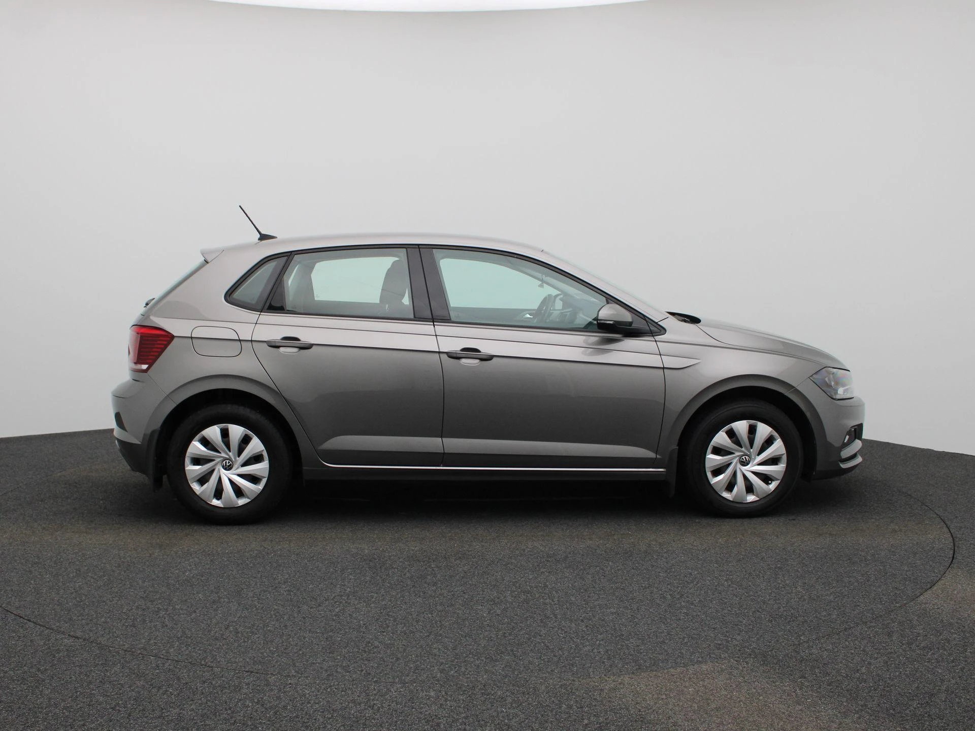 Volkswagen-Polo-image-5