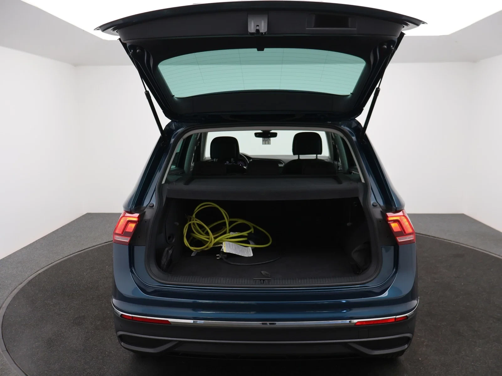 Volkswagen-Tiguan-image-10
