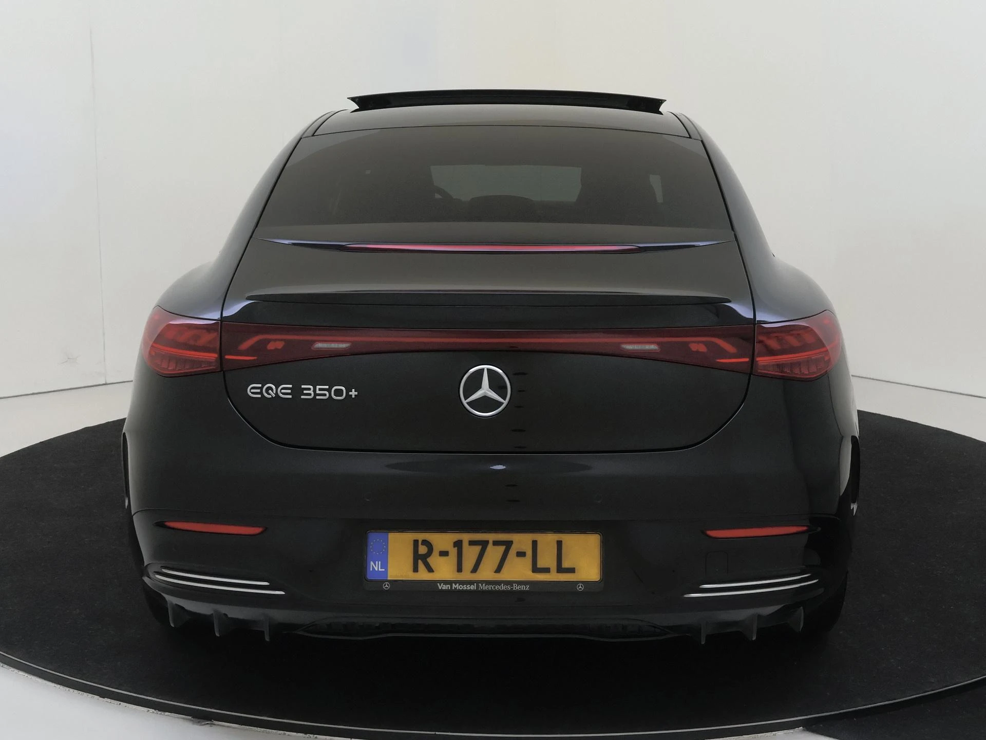 Mercedes-Benz-EQE-image-6