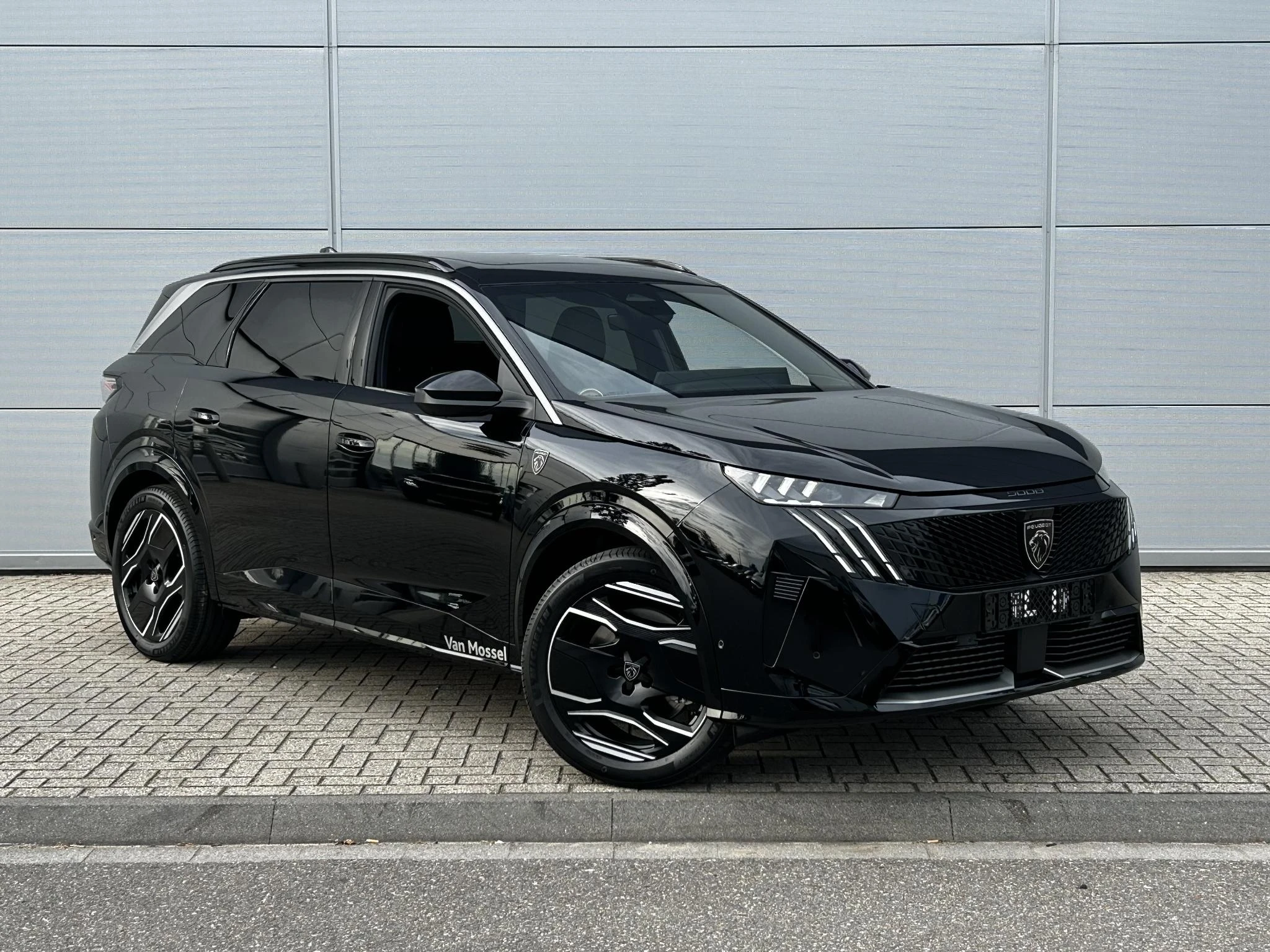 Peugeot-e-5008-image-7