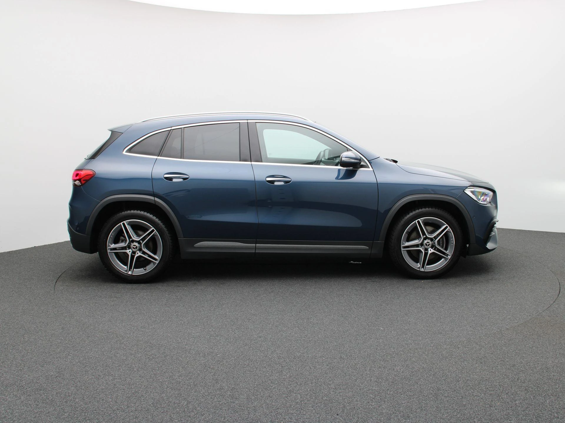 Mercedes-Benz-GLA-image-5
