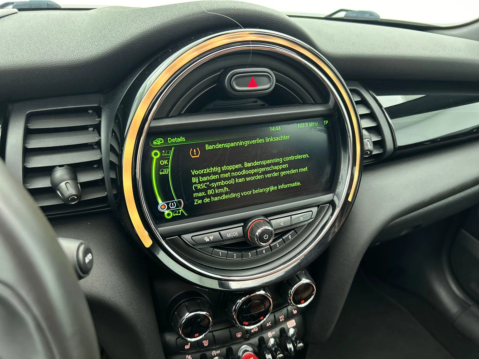 MINI-Cooper Cabrio-image-5