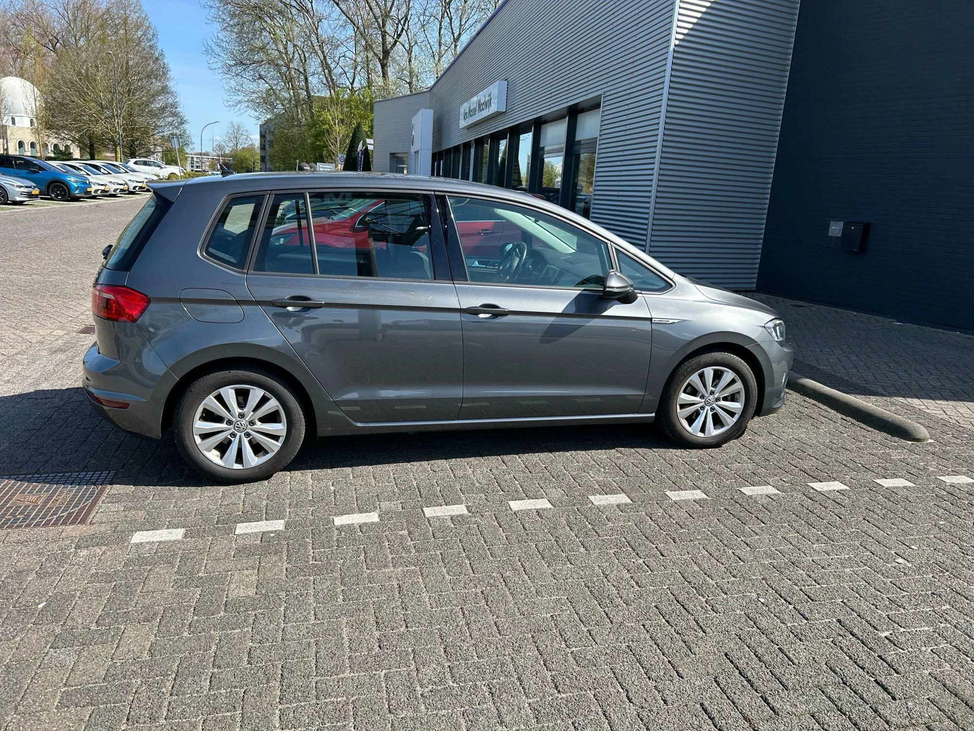 Volkswagen-Golf Sportsvan-image-6