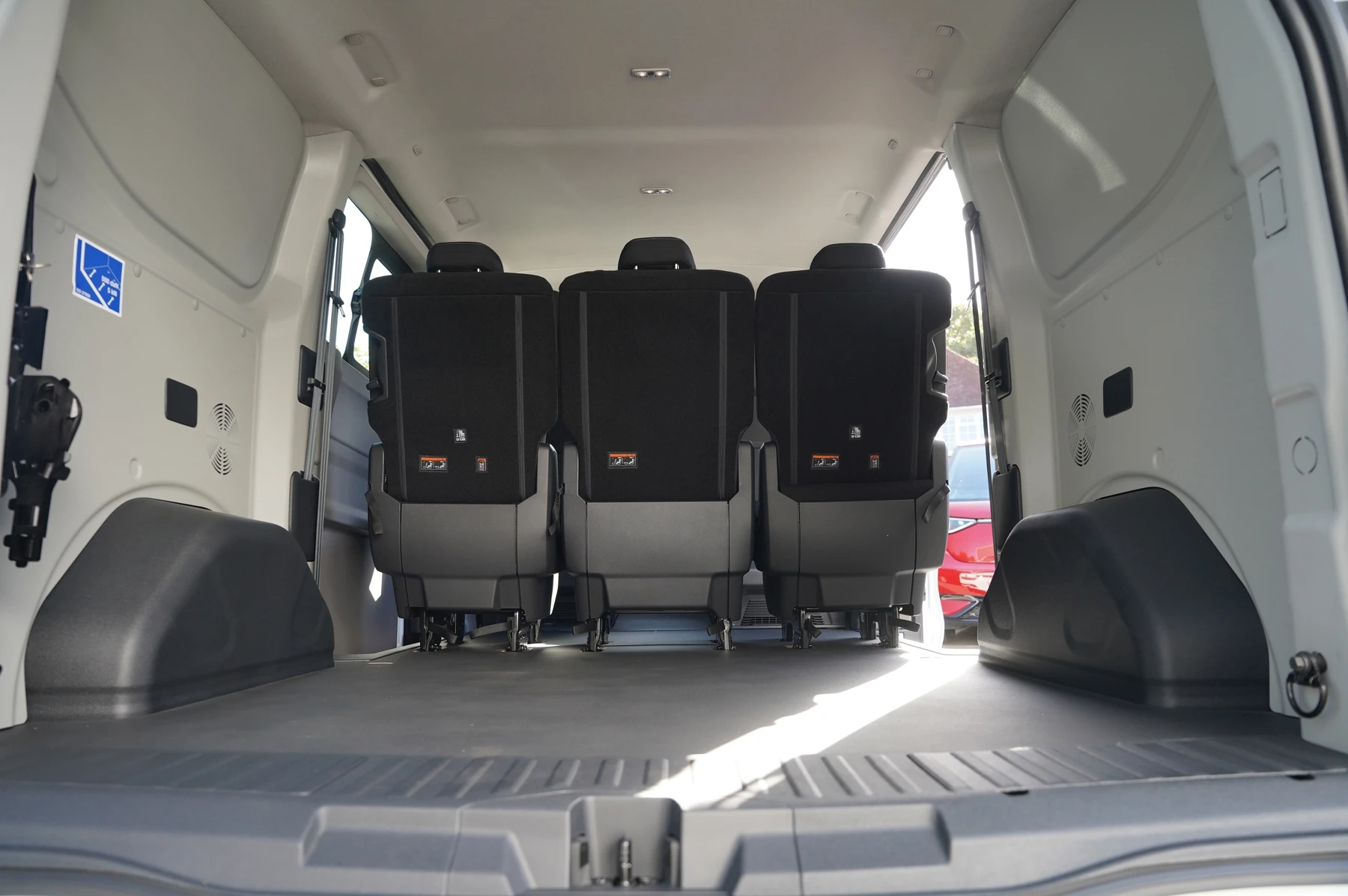 Volkswagen-Transporter-image-10
