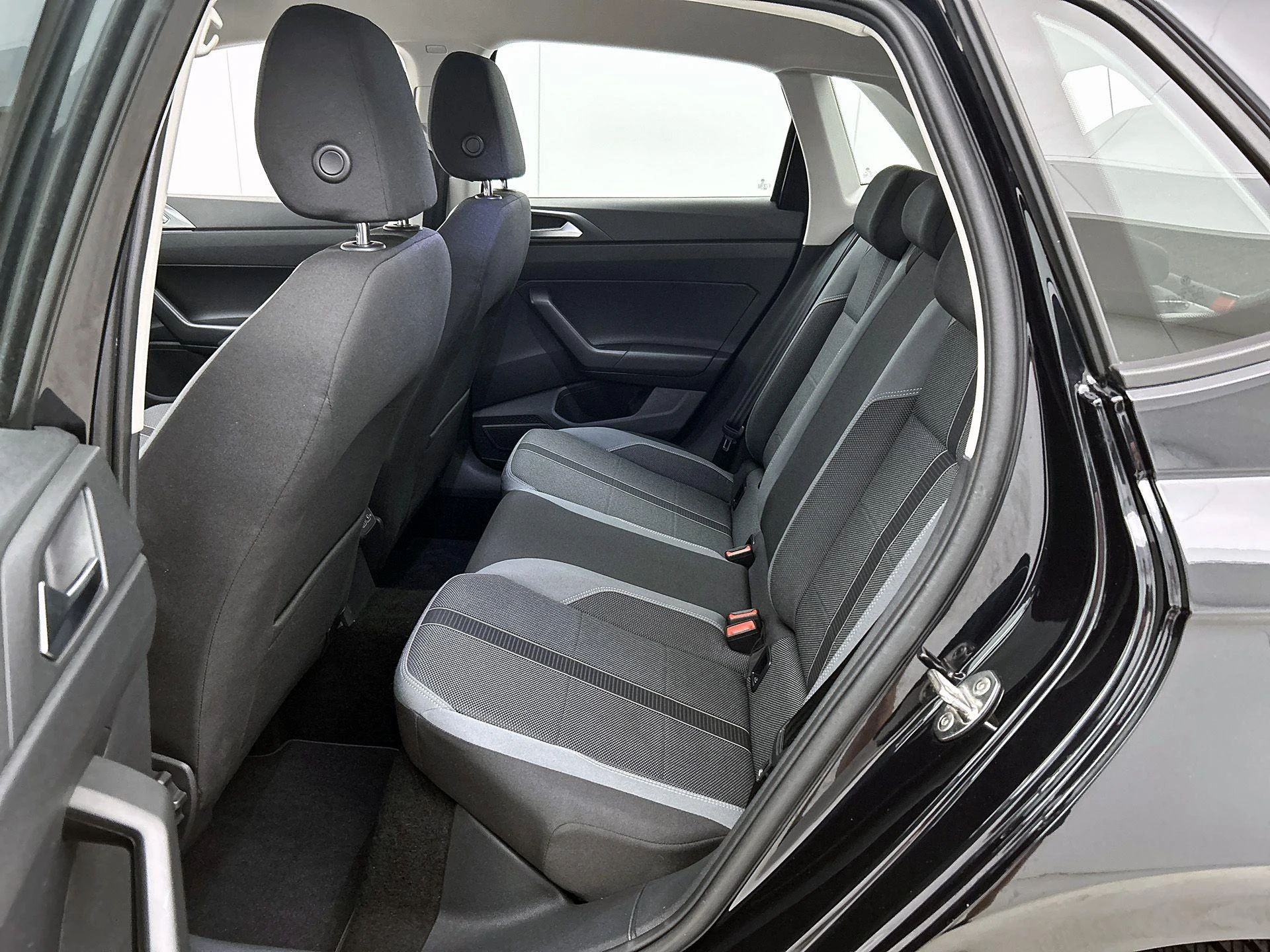 Volkswagen-Polo-image-26
