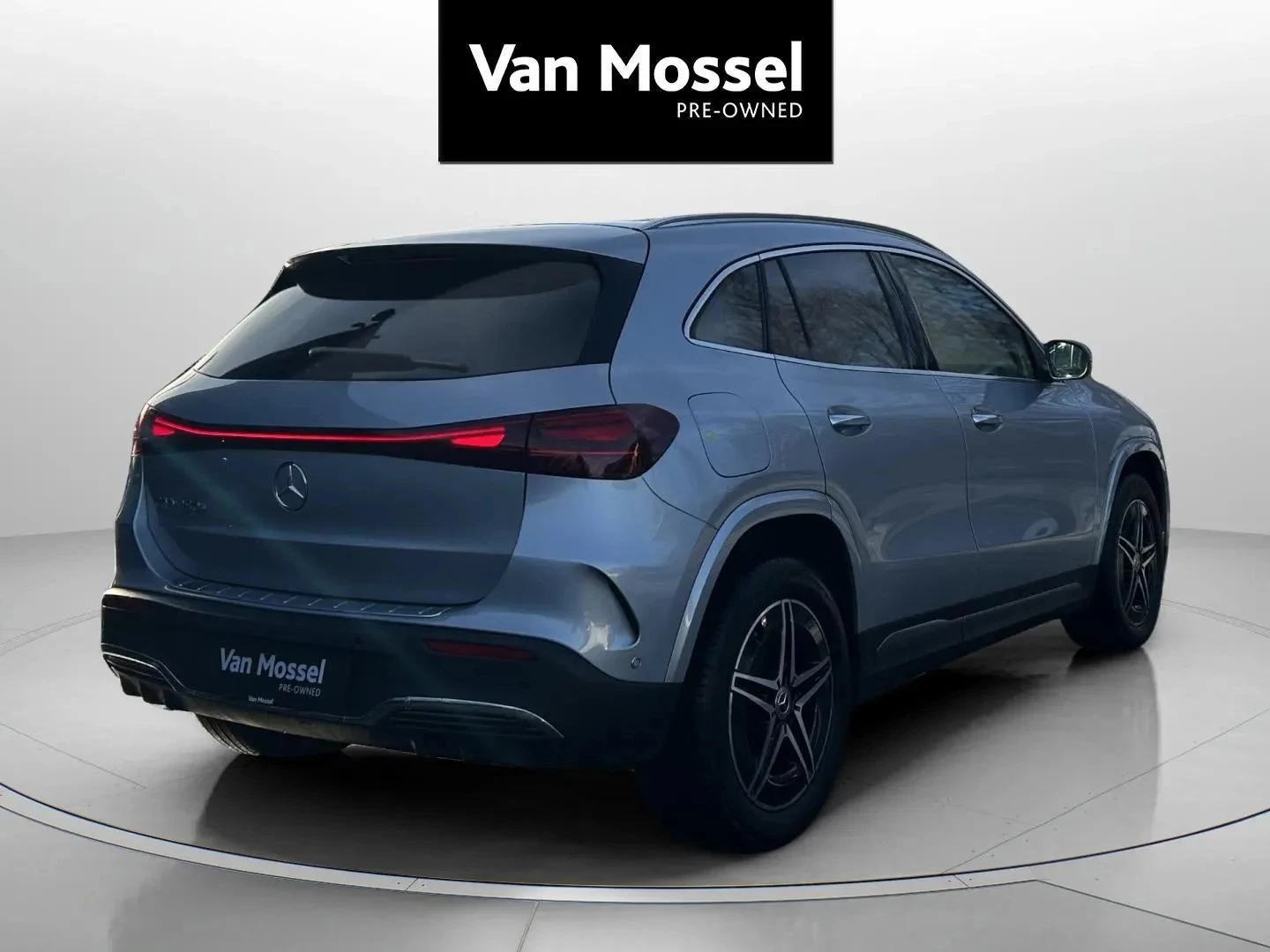 Mercedes-Benz-EQA-image-4