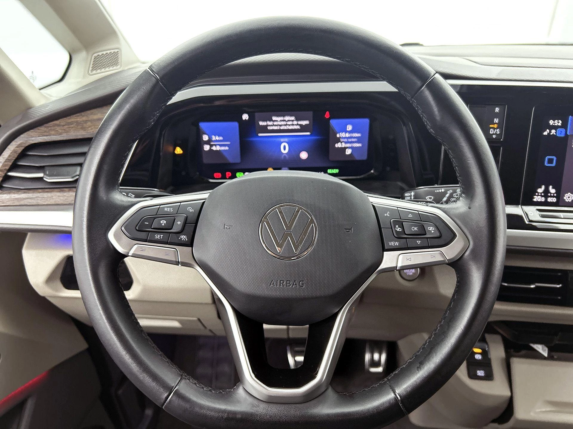 Volkswagen-Multivan-image-7