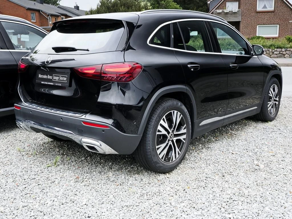 Mercedes-Benz-GLA 200 d-image-5