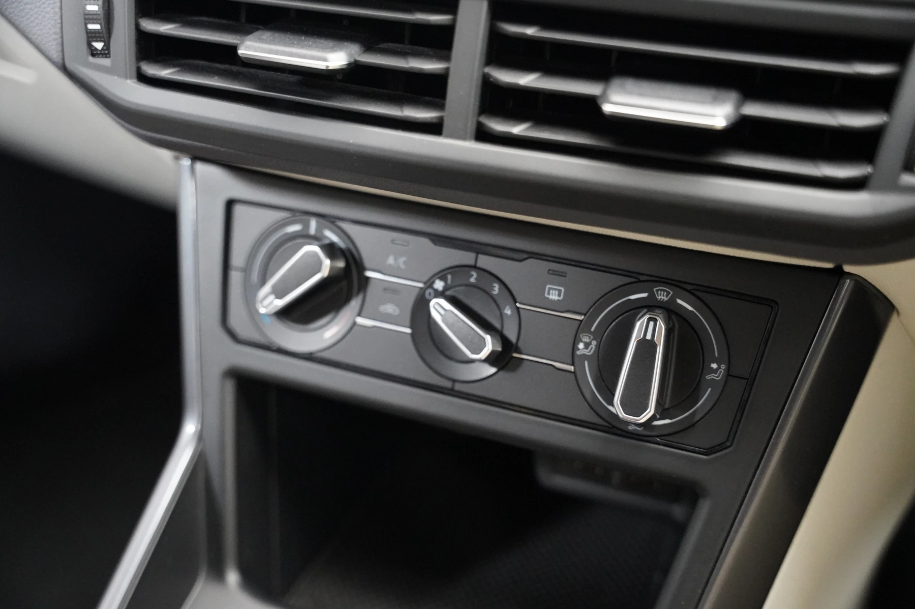 Volkswagen-Polo-image-21