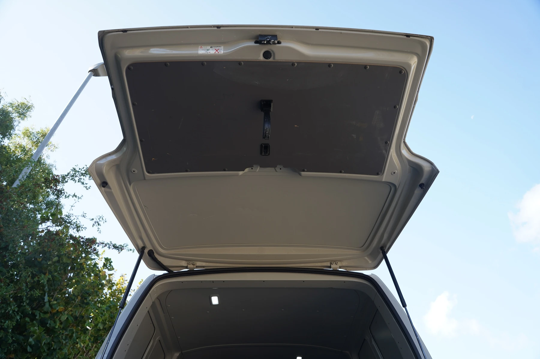 Volkswagen-Transporter-image-27