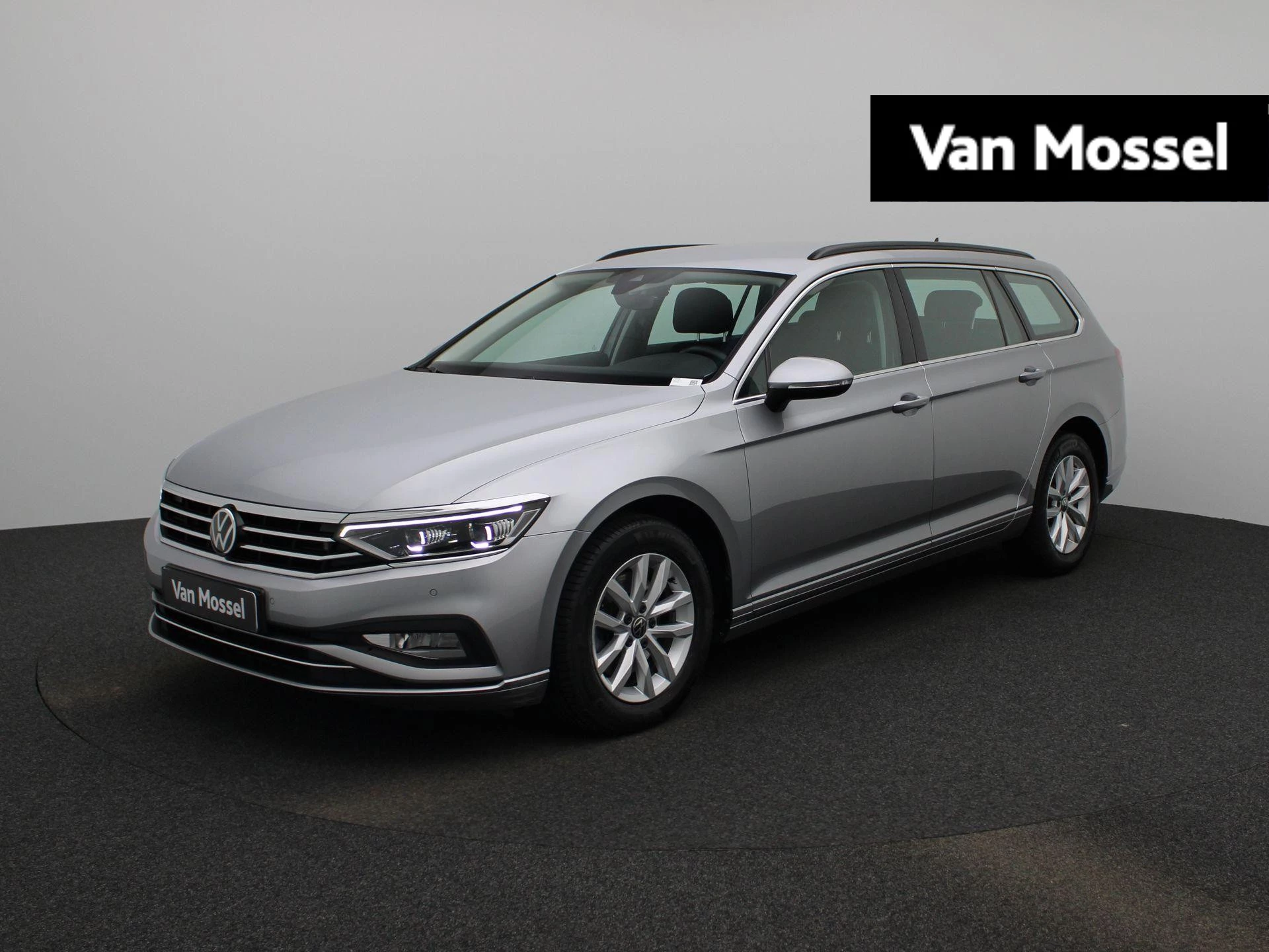 Volkswagen-Passat-image-0