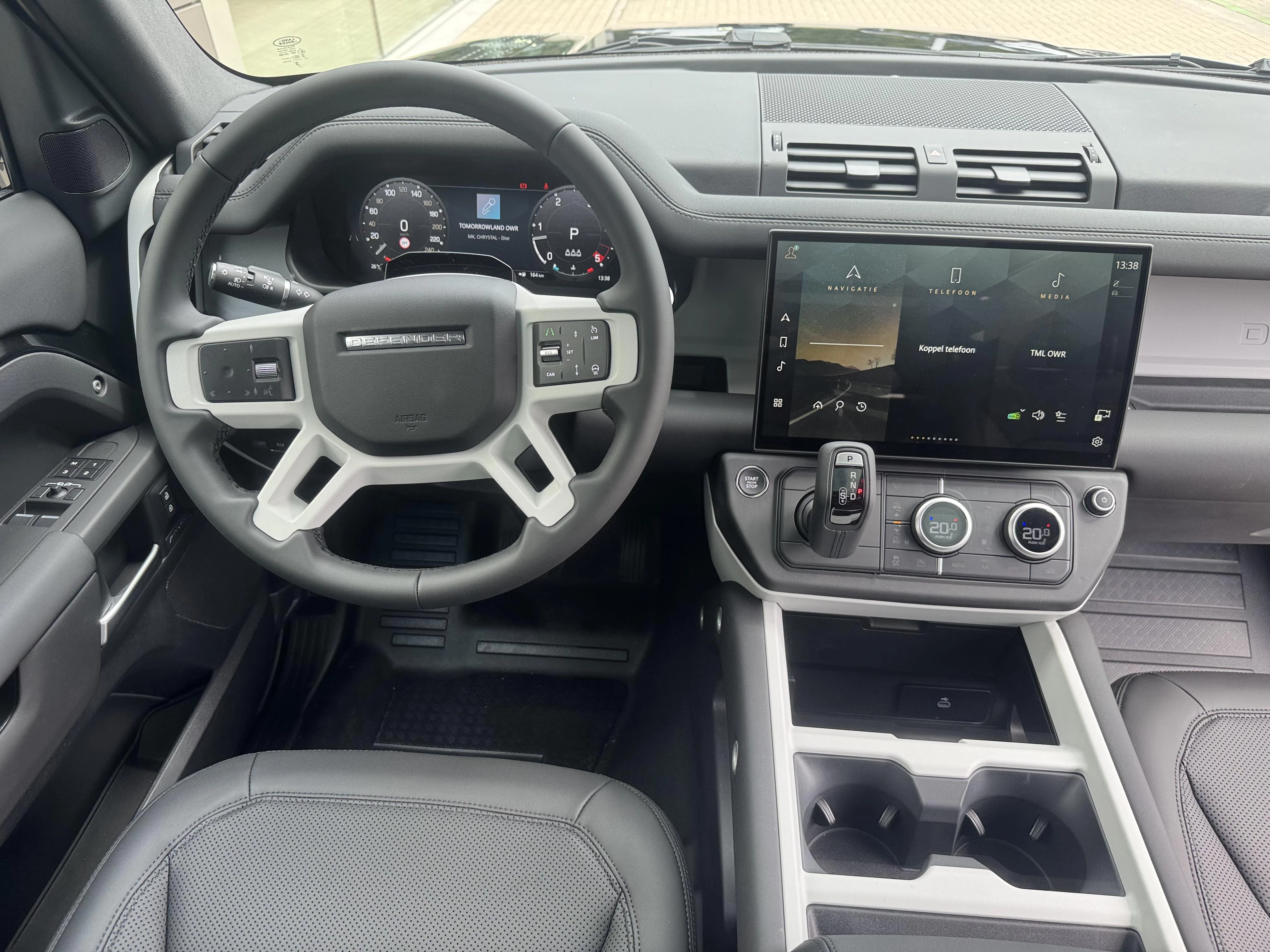 Land Rover-Defender-image-12