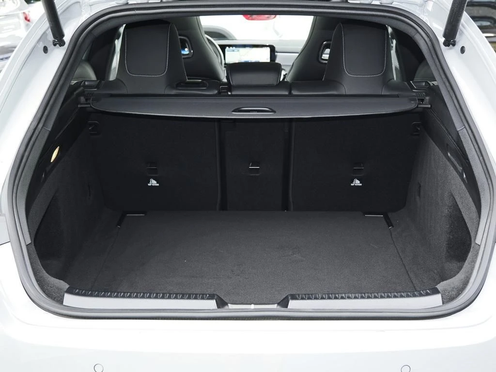 Mercedes-Benz-CLA 200-image-15