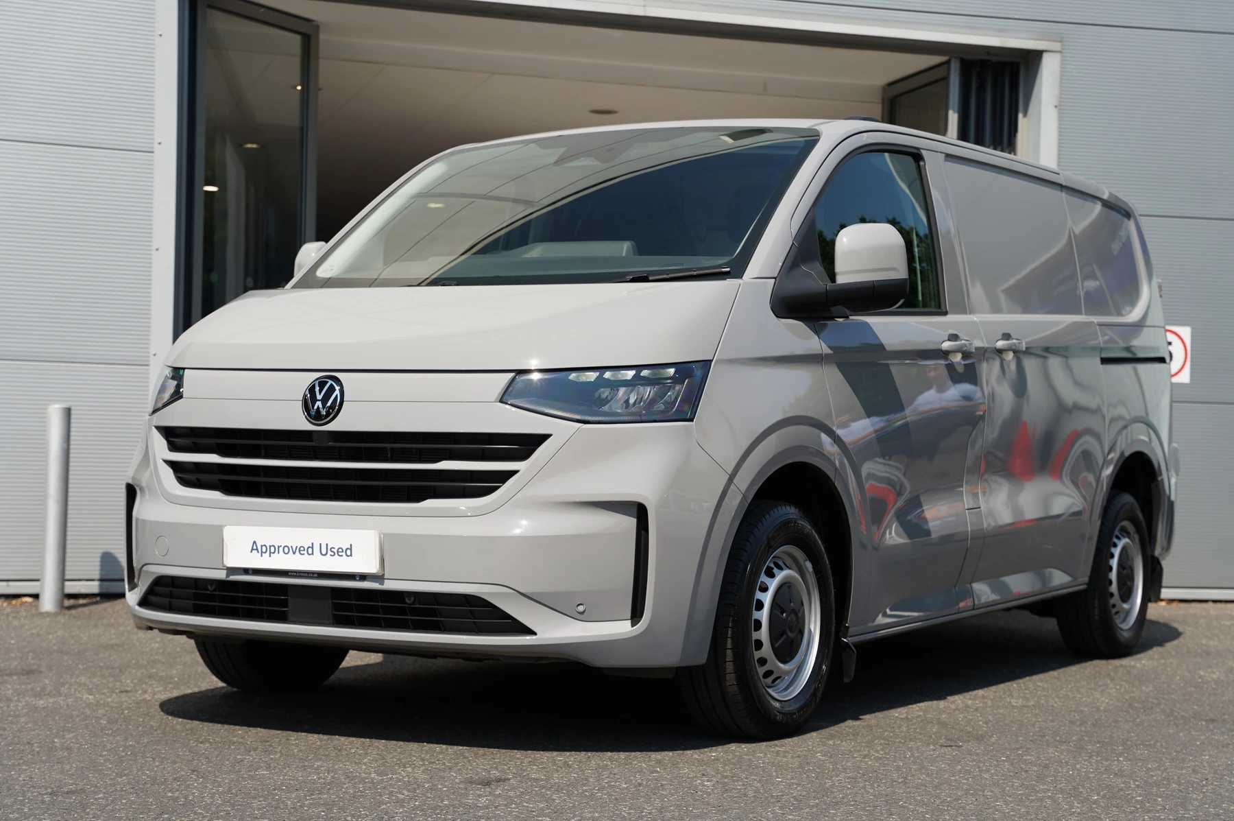 Volkswagen-Transporter-image-19