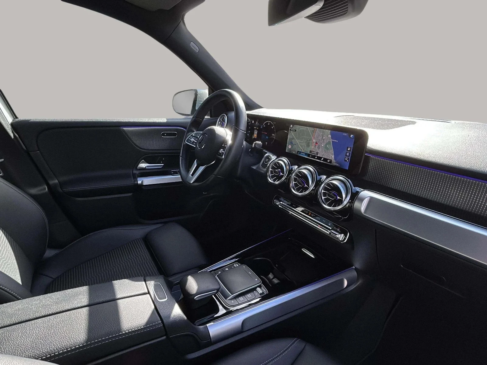 Mercedes-Benz-EQB-image-13