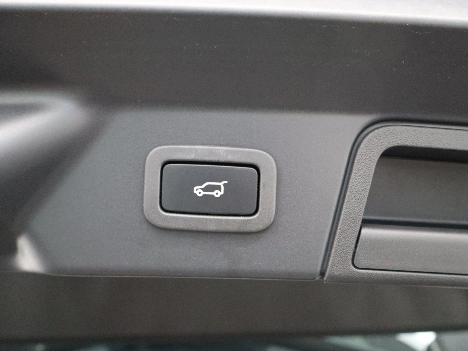 Land Rover-Range Rover Velar-image-14