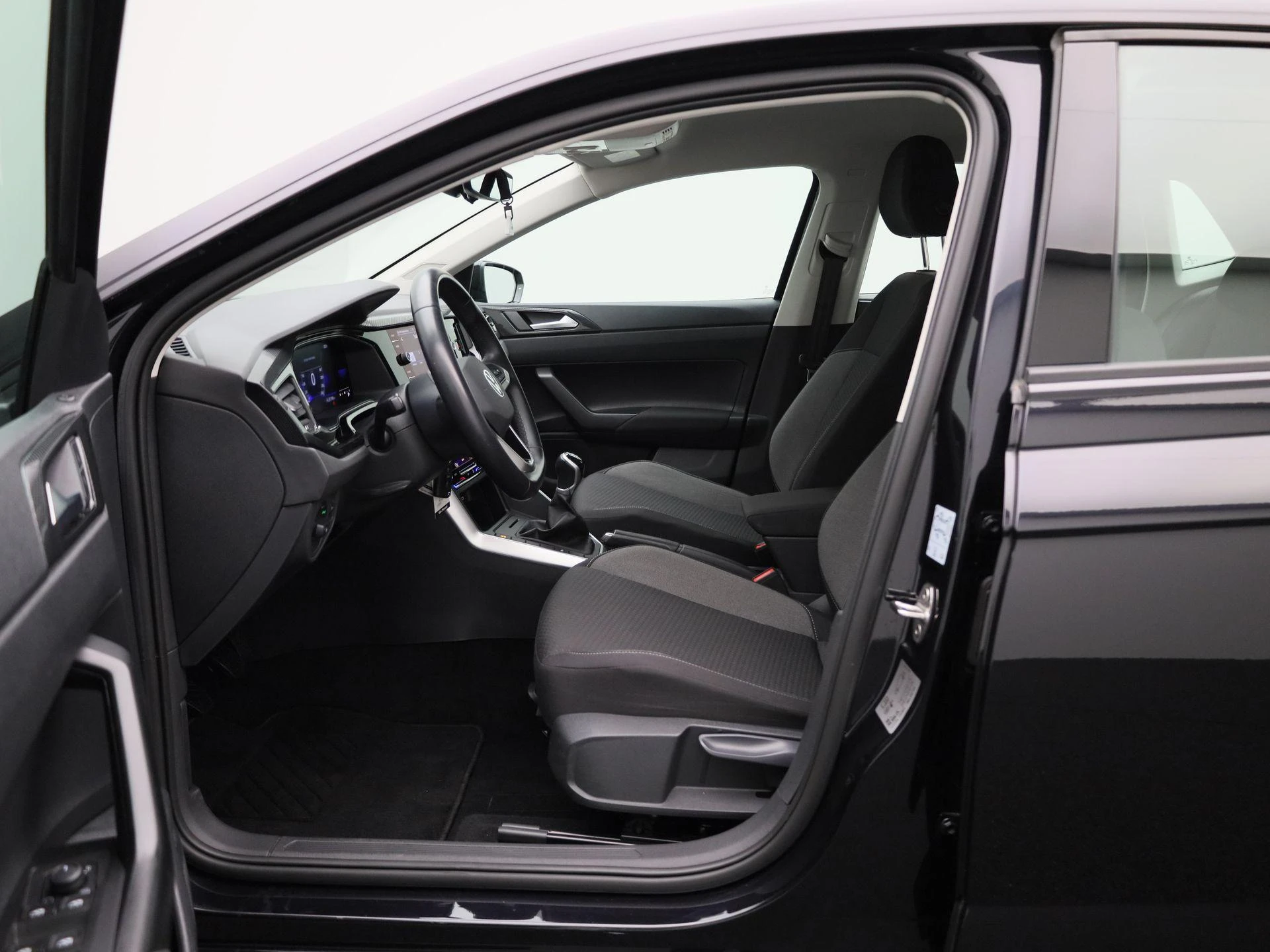 Volkswagen-Polo-image-8