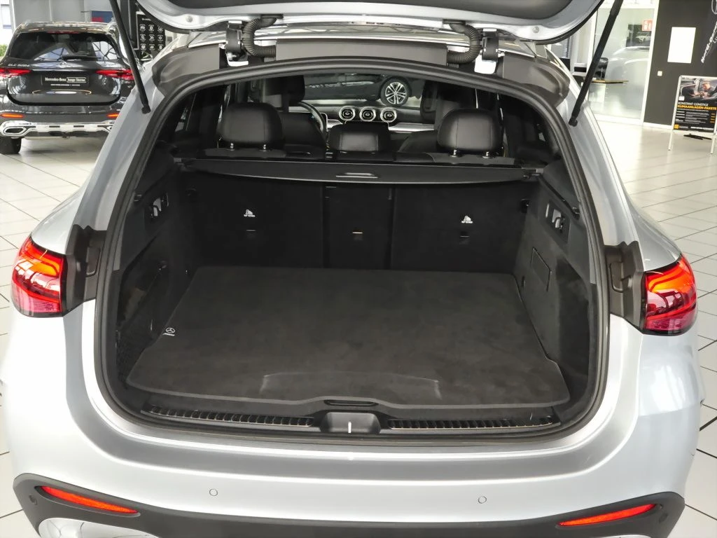 Mercedes-Benz-GLC 300 d-image-13