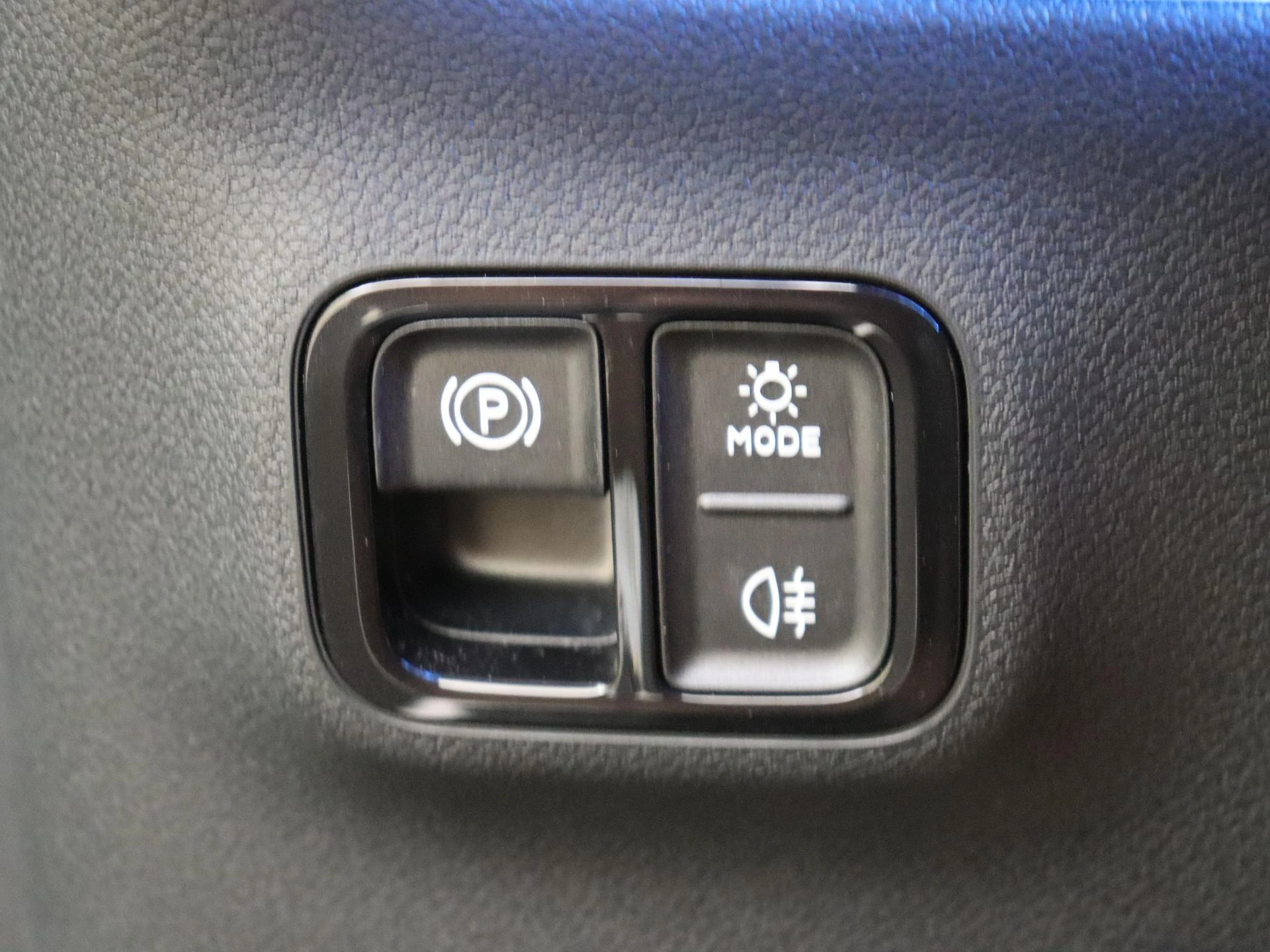 Mercedes-Benz-GLB-image-21