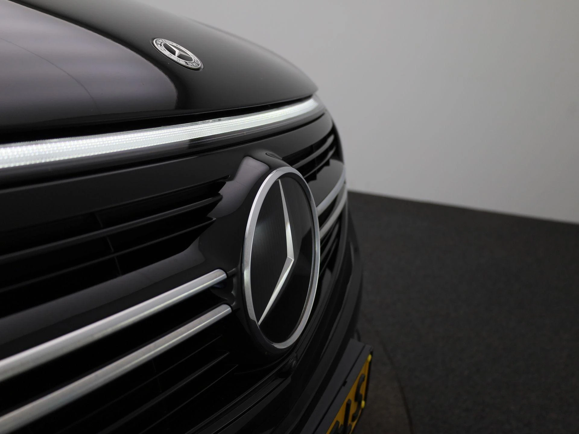 Mercedes-Benz-EQC-image-49