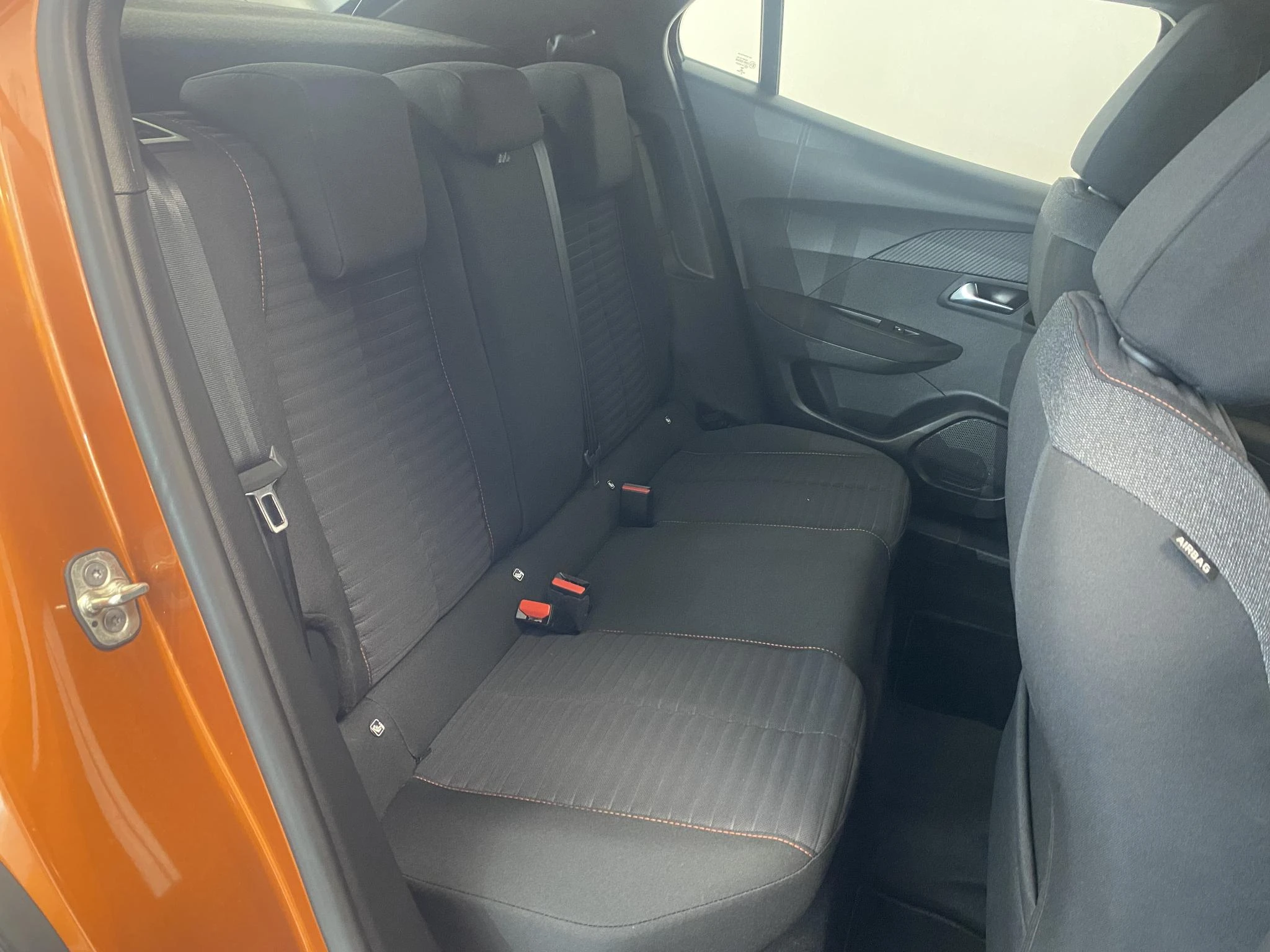 Peugeot-e-2008-image-16