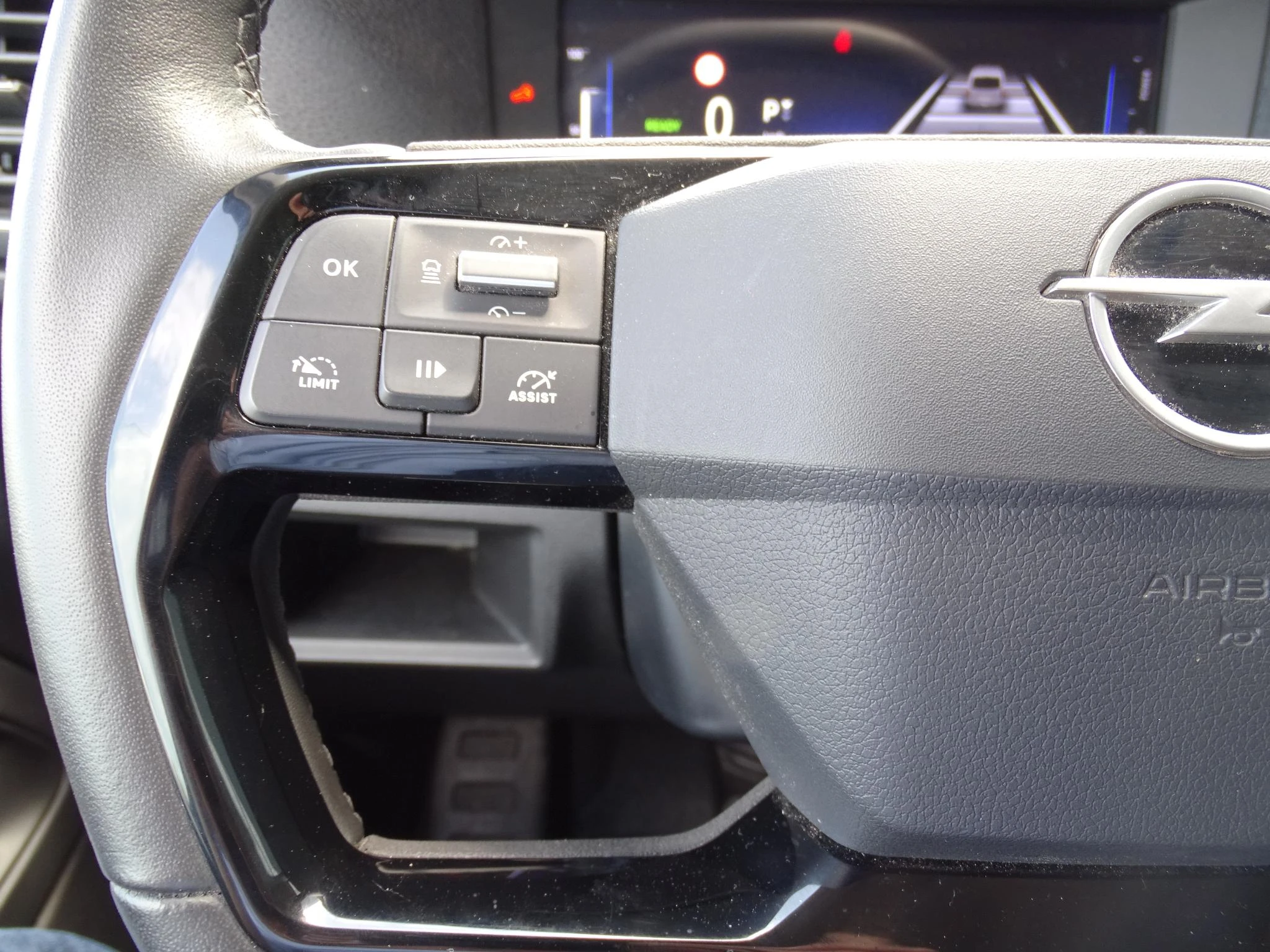 Opel-Vivaro-image-17