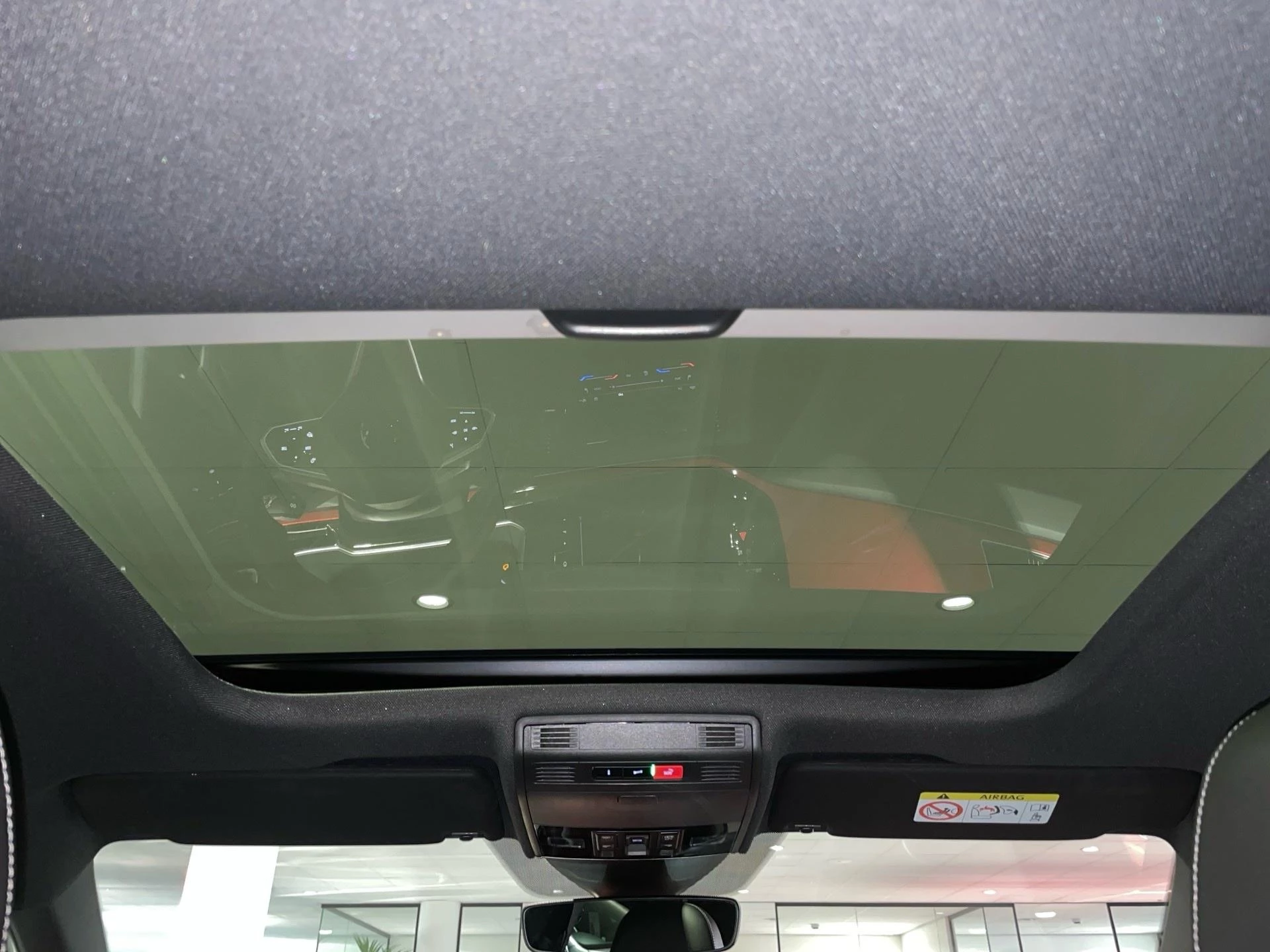 Volkswagen-Polo-image-12