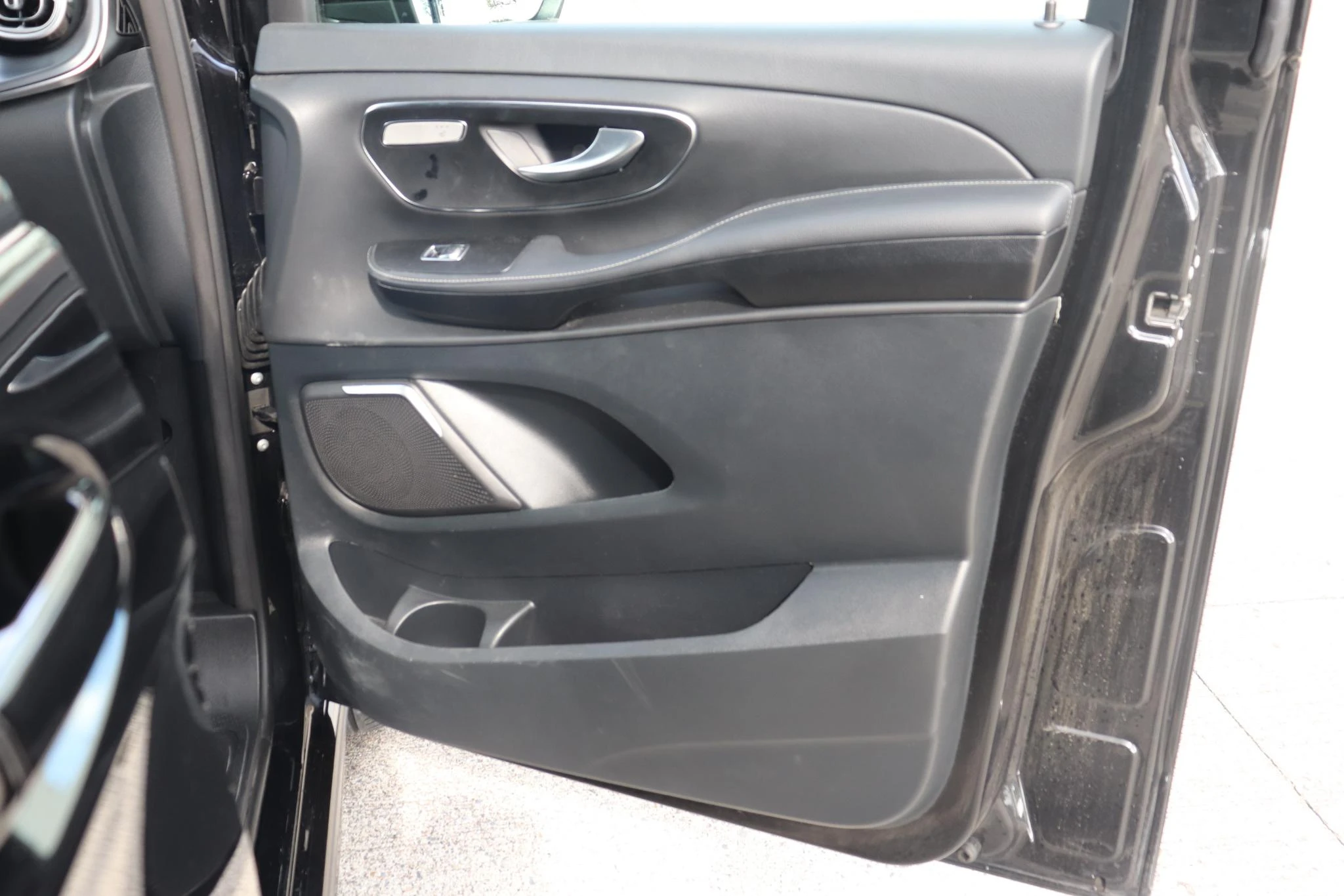 Mercedes-Benz-V-Klasse-image-6