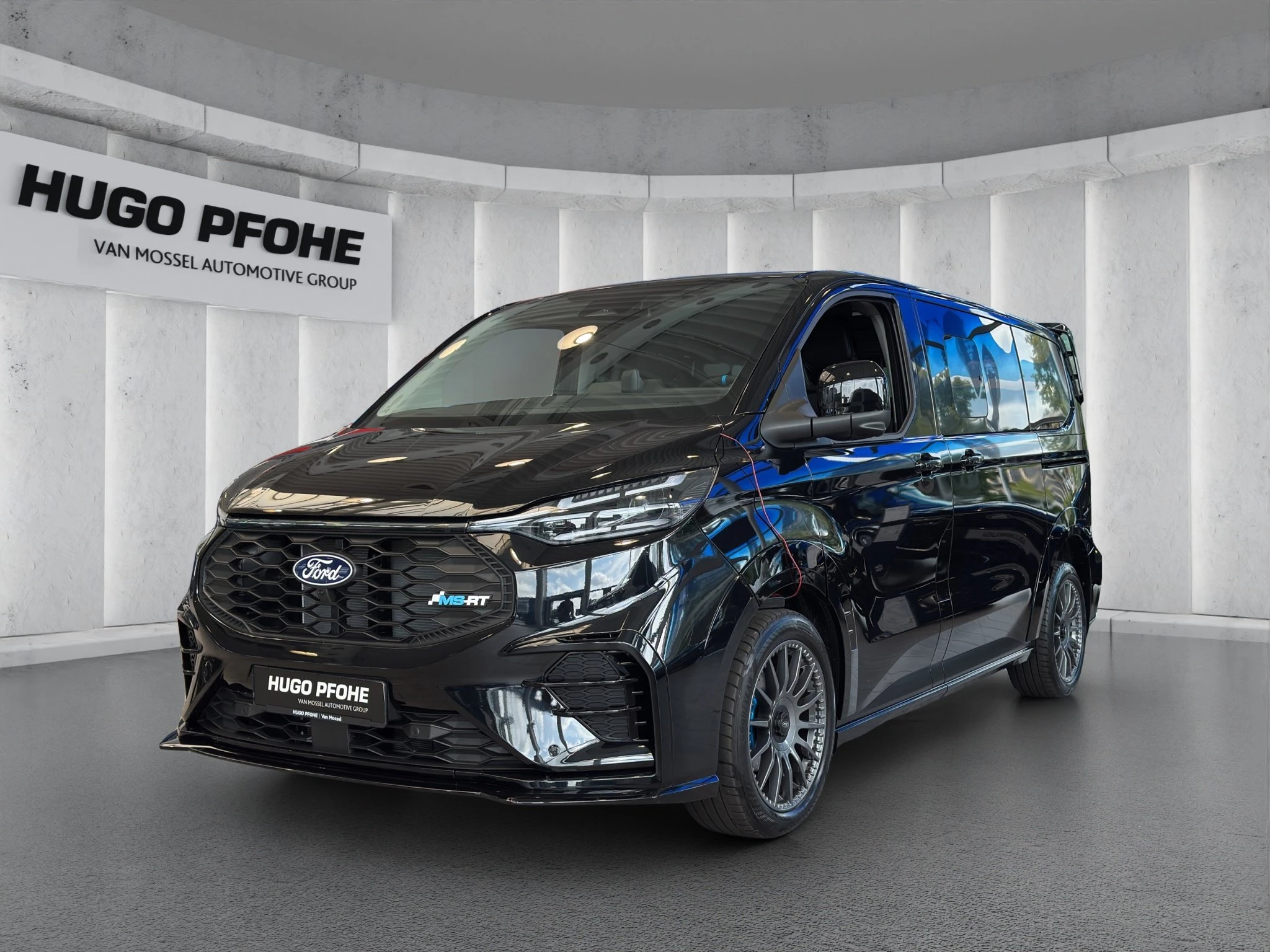 Ford-Tourneo Custom-image-0