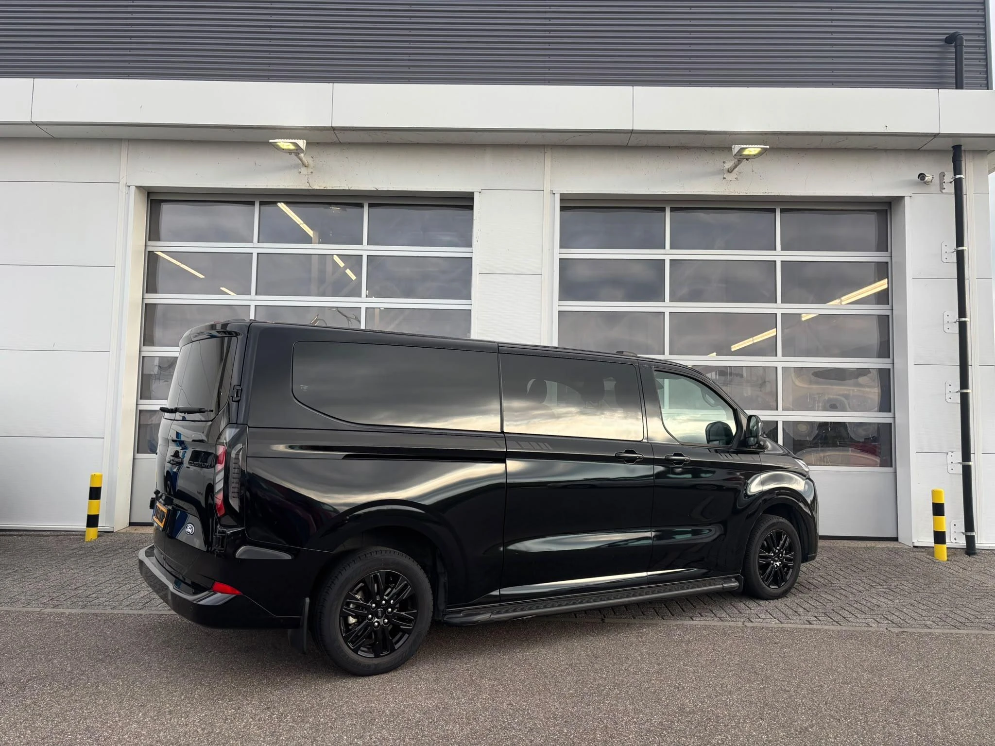 Ford-Transit Custom-image-5