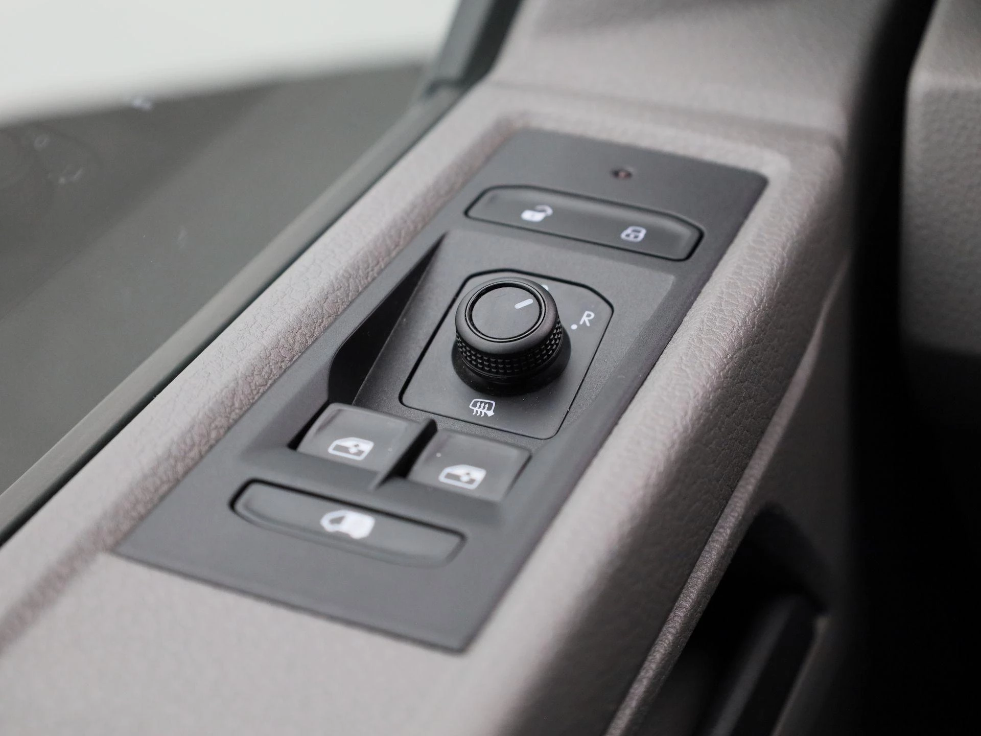 Volkswagen-Transporter-image-30