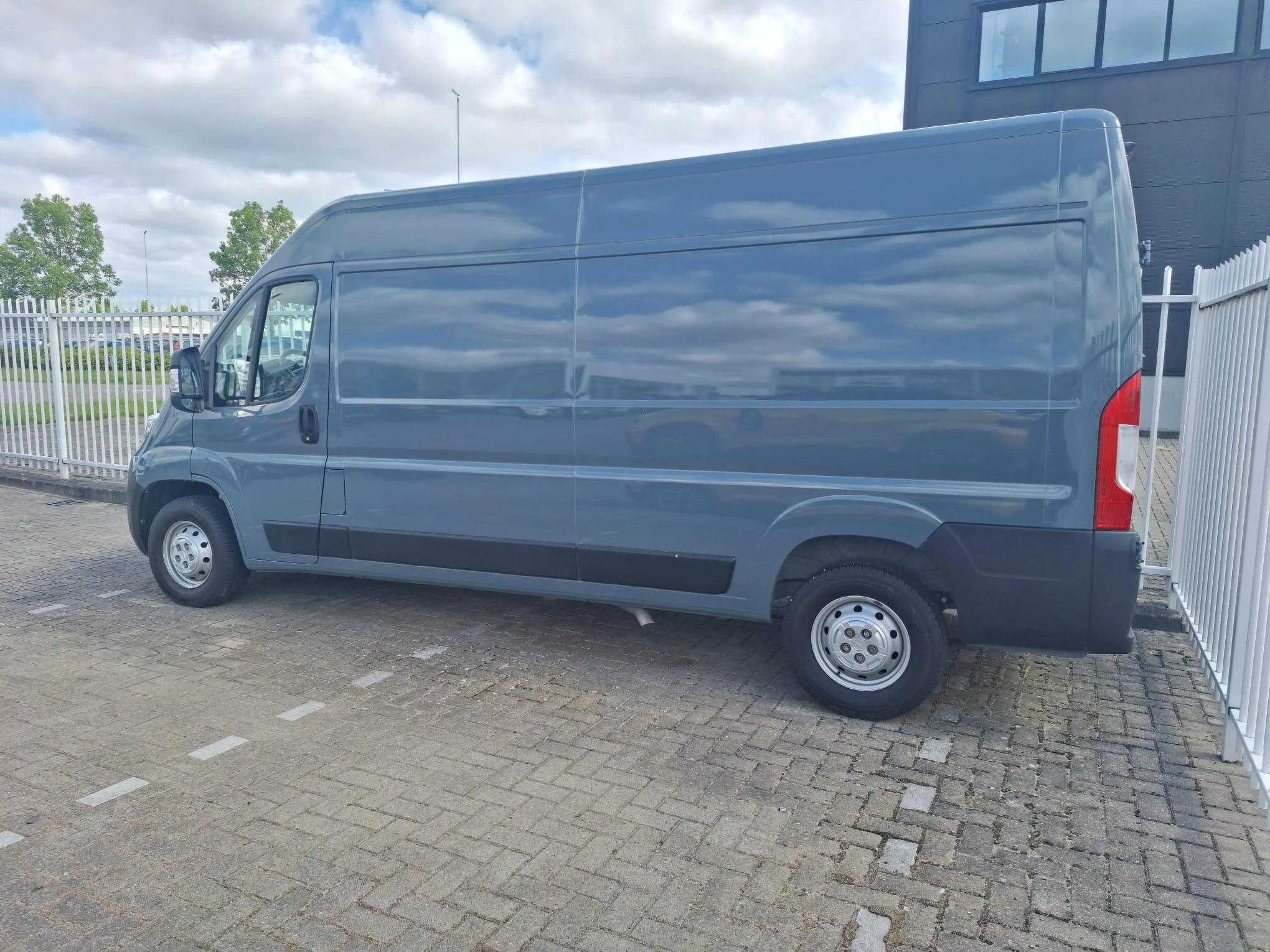 Opel-Movano-image-3