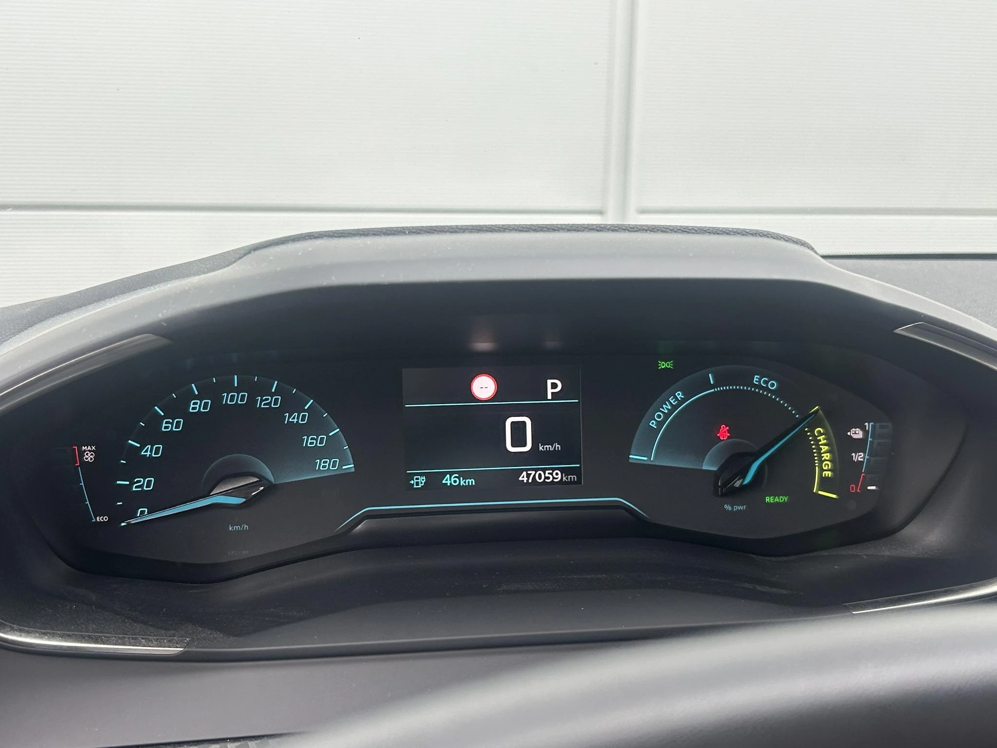 Peugeot-e-208-image-10