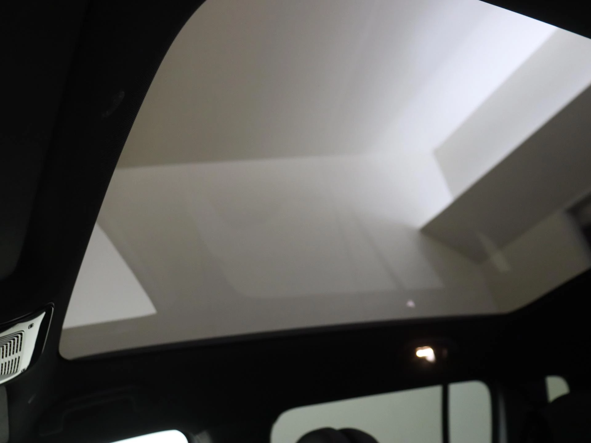 Mercedes-Benz-GLB-image-25
