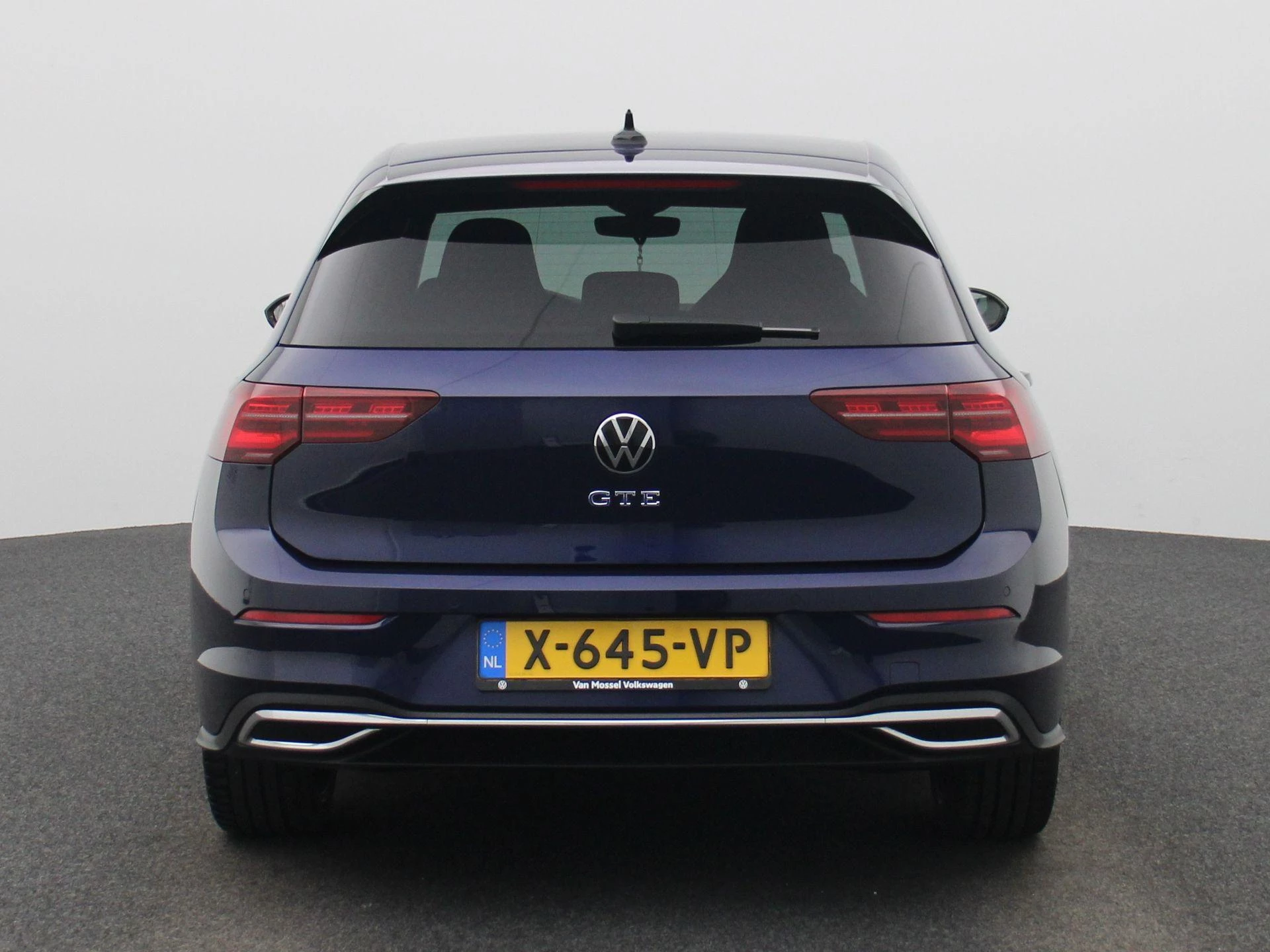 Volkswagen-Golf-image-4