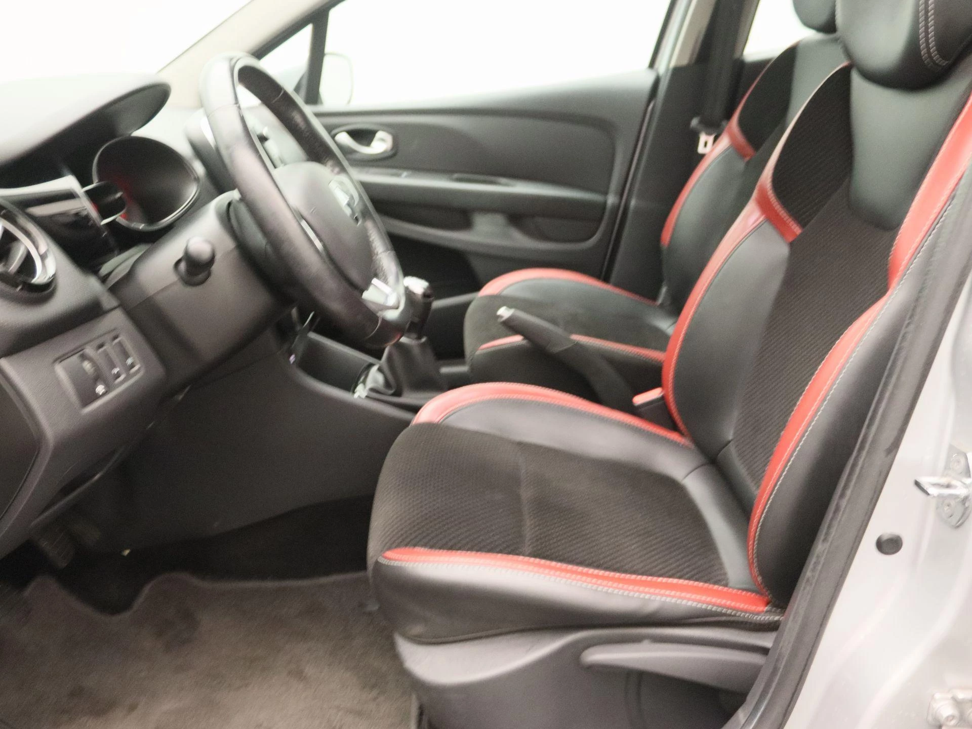 Renault-Clio-image-11