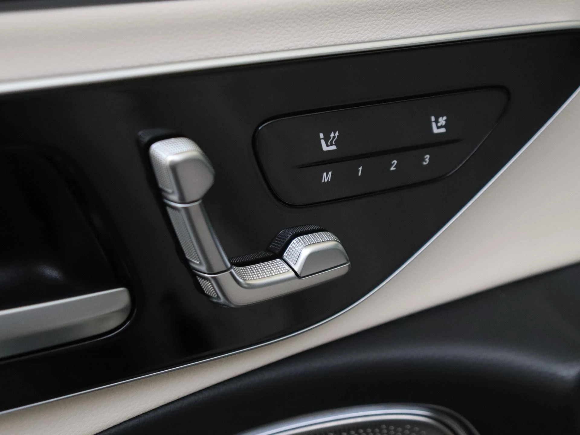 Mercedes-Benz-E-Klasse-image-24
