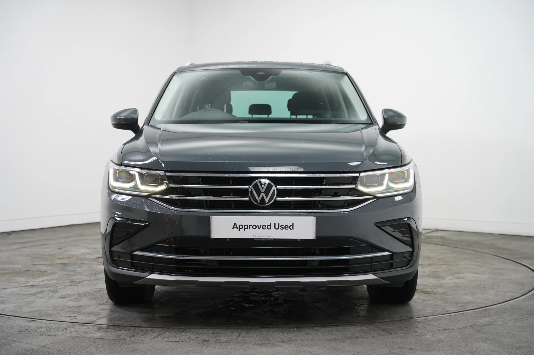 Volkswagen-Tiguan-image-6