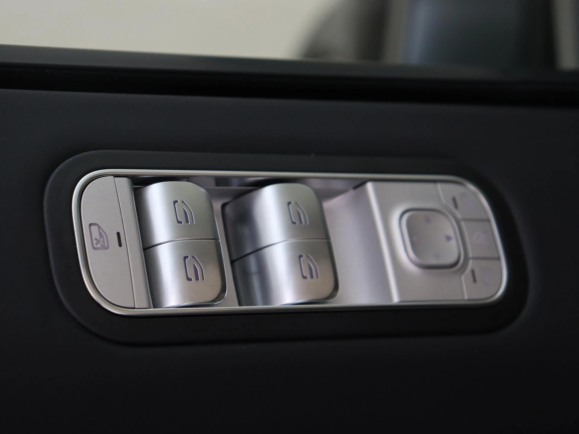 Mercedes-Benz-G-Klasse-image-30