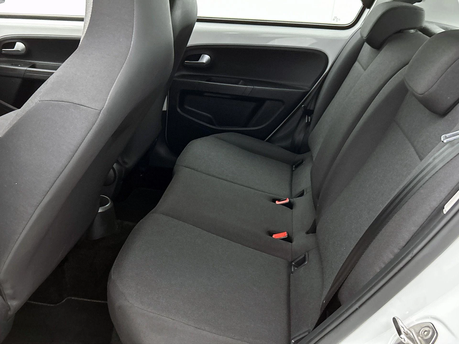 Volkswagen-up!-image-25