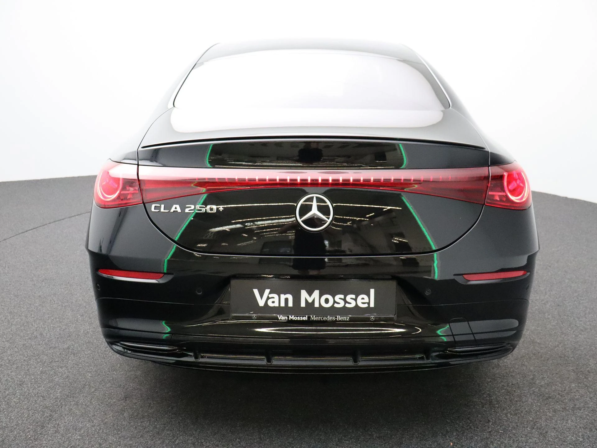 Mercedes-Benz-CLA-image-24
