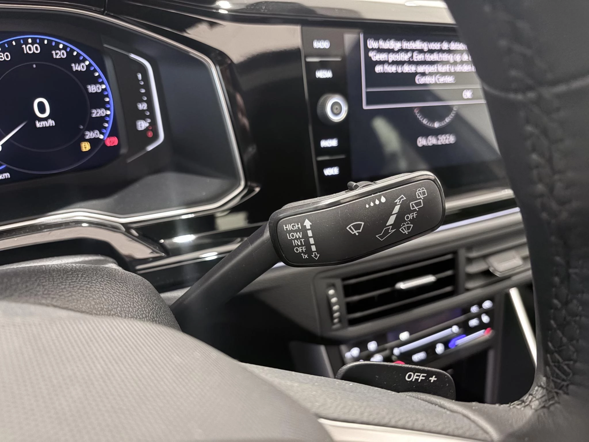Volkswagen-Polo-image-16