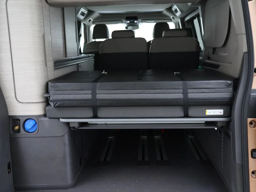 Volkswagen-Multivan-image-20