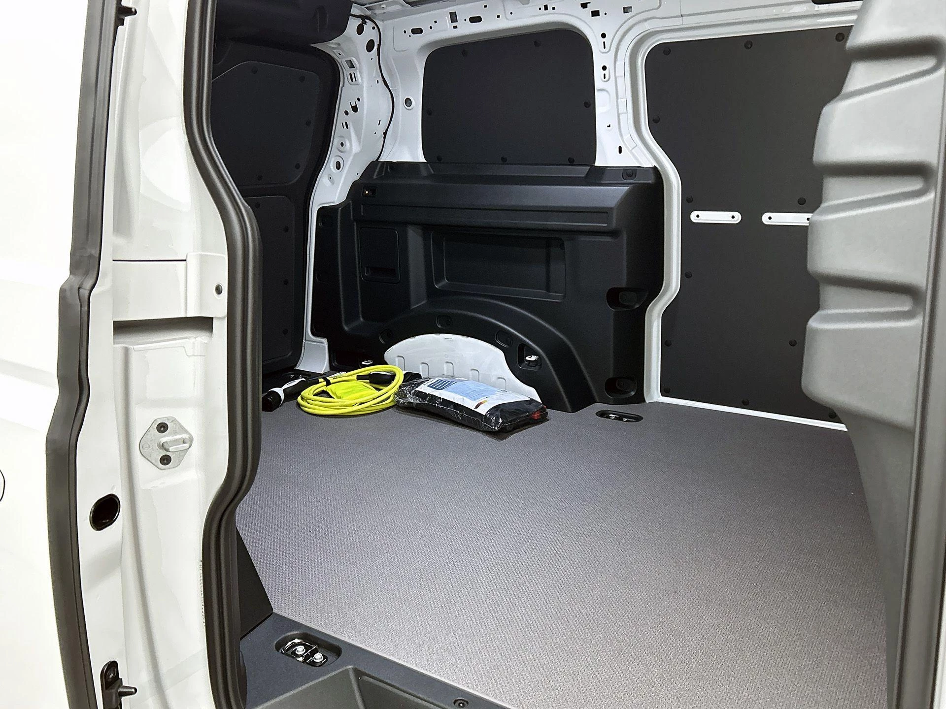 Volkswagen-ID. Buzz Cargo-image-25