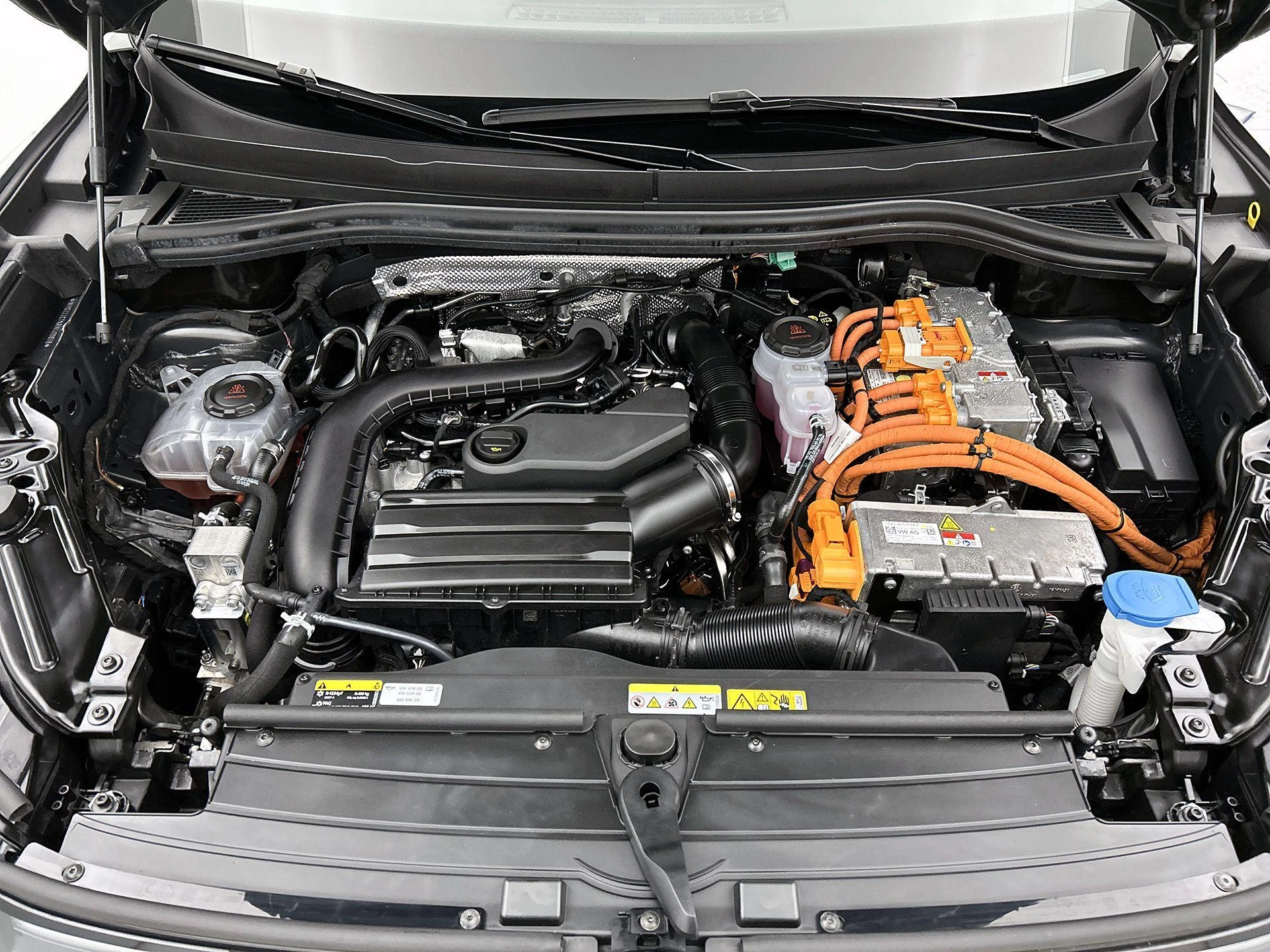 Volkswagen Tiguan 1.5 eHybrid R-Line Business | 204 PK |